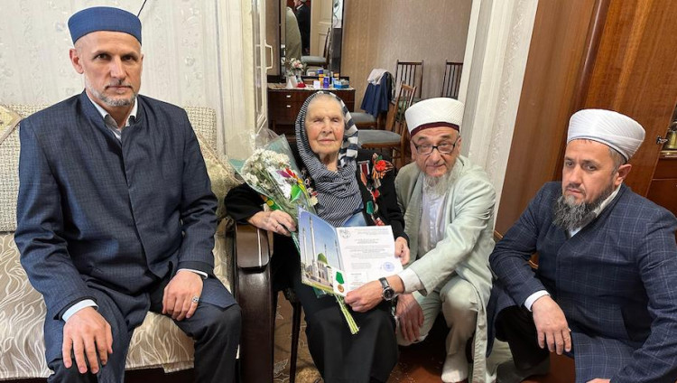 Мусульмане Свердловской области вручили медаль «Бронзовый полумесяц» еврейке-ветерану ВОВ Фане Гуревич