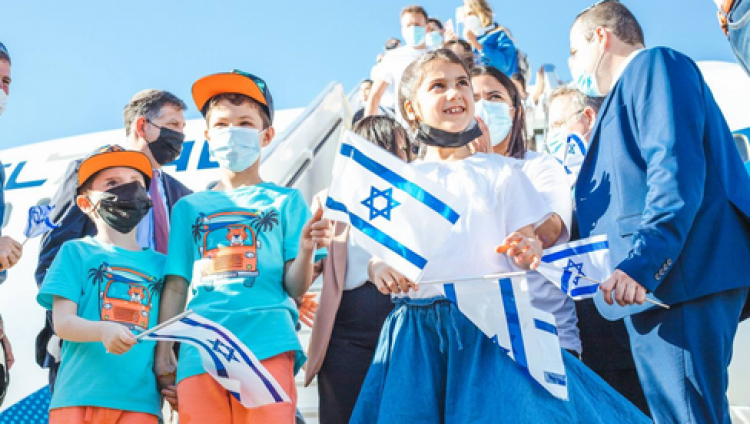 Репатриация выросла на 30%: кто и откуда приехал в Израиль в 2021 году