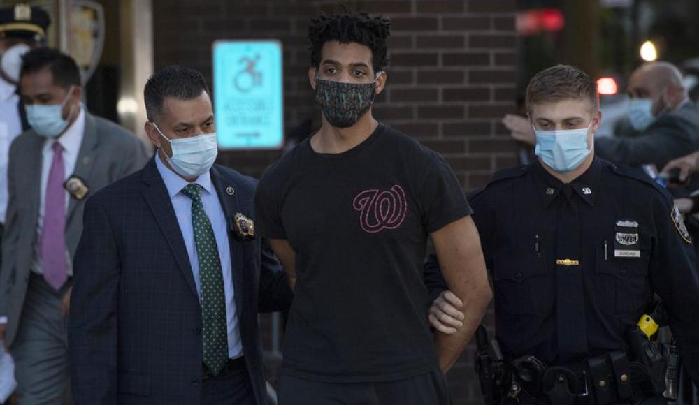 В Нью-Йорке задержан злоумышленник, бивший стекла в синагогах Бронкса