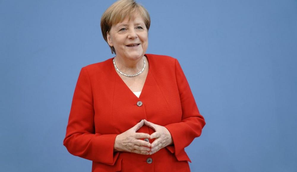 Беннет пригласил Меркель посетить Израиль