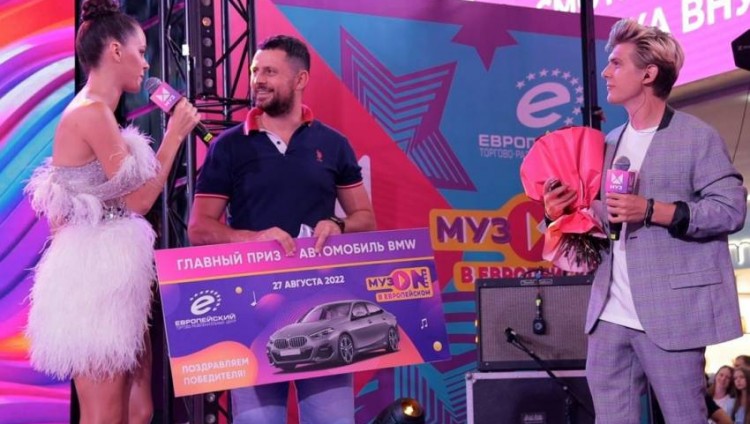 Семья из Москвы выиграла автомобиль BMW на «МУЗON FEST» в «Европейском»