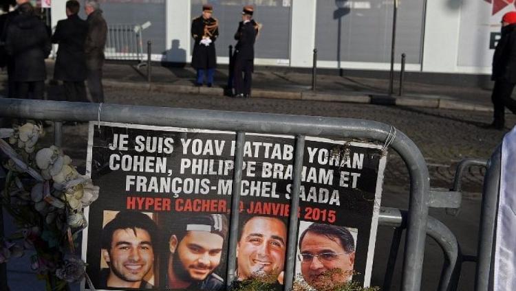 В Париже почтили память жертв нападения на кошерный супермаркет