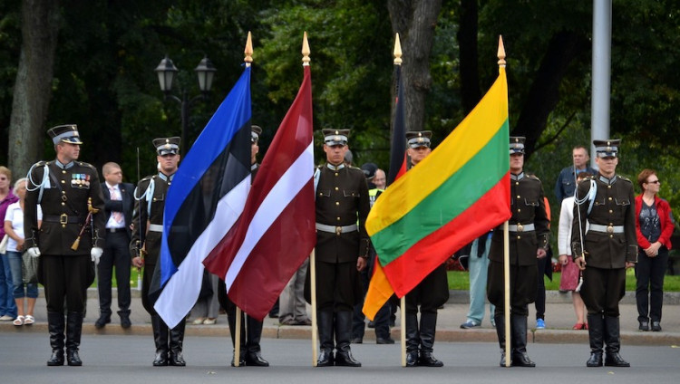 Литва и Латвия выплатят пережившим Холокост и их наследникам компенсации за украденное имущество