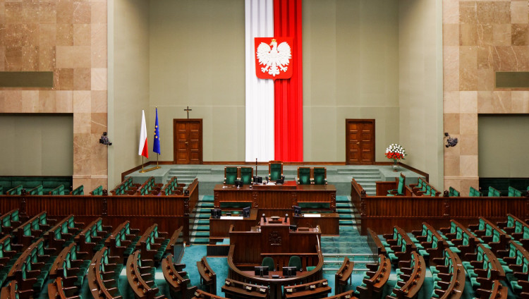 В Польше правый активист пригрозил «взорвать Сейм» во время зажжения ханукальных свечей