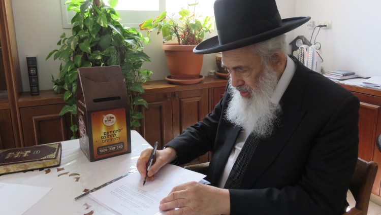 «Как праотец Авраам»: иерусалимский раввин впервые стал отцом в 88 лет