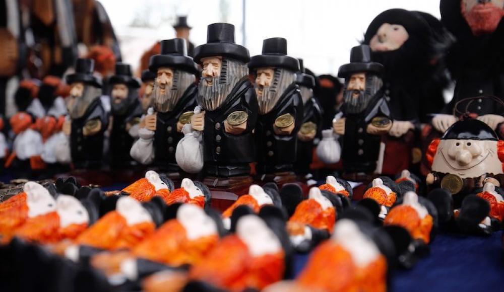 Власти Кракова признали антисемитскими статуэтки «Еврей на удачу»
