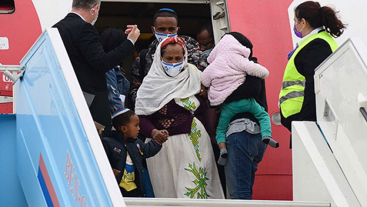 БАГАЦ приостановил въезд трех тысяч репатриантов из Эфиопии в Израиль