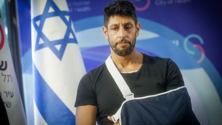Актер «Фауды» Идан Амеди выписан из больницы после ранения, полученного в Газе