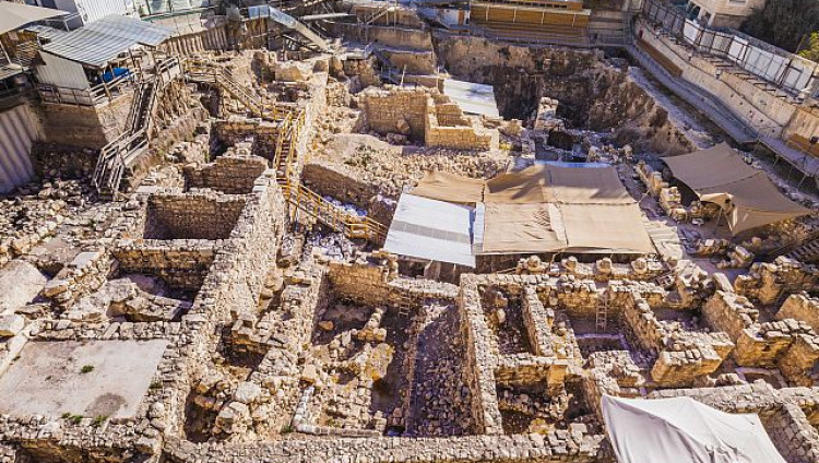 Археологи нашли в Иерусалиме греческую черепицу времен восстания Маккавеев