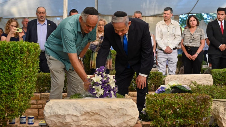 На горе Герцля почтили память подполковника Йони Нетаньяху, погибшего в Энтеббе 47 лет назад