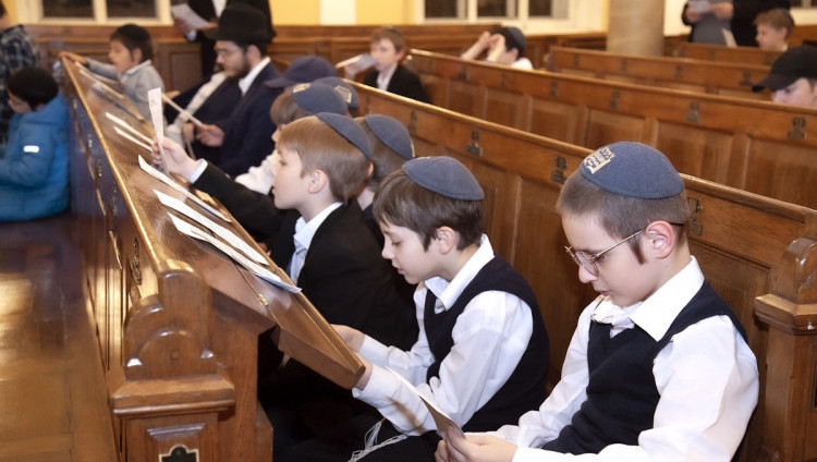 Детская молитва в поддержку Израиля в Большой хоральной синагоге Петербурга