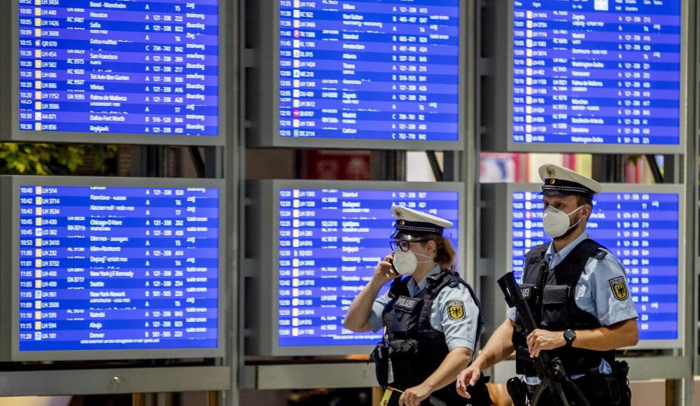 Ковчег Торы в аэропорту Франкфурта осквернили свастикой