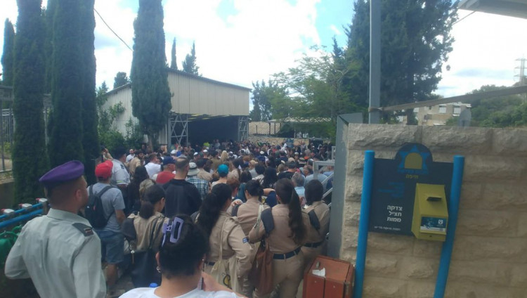 Тысячи израильтян проводили в последний путь бывшую узницу Освенцима Эстер Грейцер