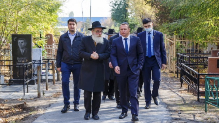 Министр туризма Израиля посетил могилу отца Любавического ребе в Алматы
