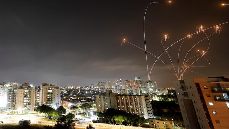 По Израилю из Газы выпущено за ночь не менее 200 ракет, 6 пострадавших в Ашкелоне
