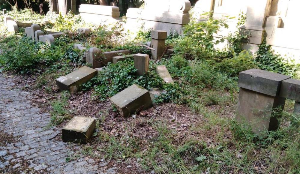 Польские школьники разрушили еврейское кладбище во Вроцлаве: строили крепость