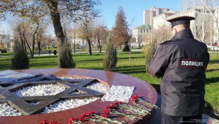 В Волгограде осквернили памятник жертвам Холокоста, открытый два дня назад