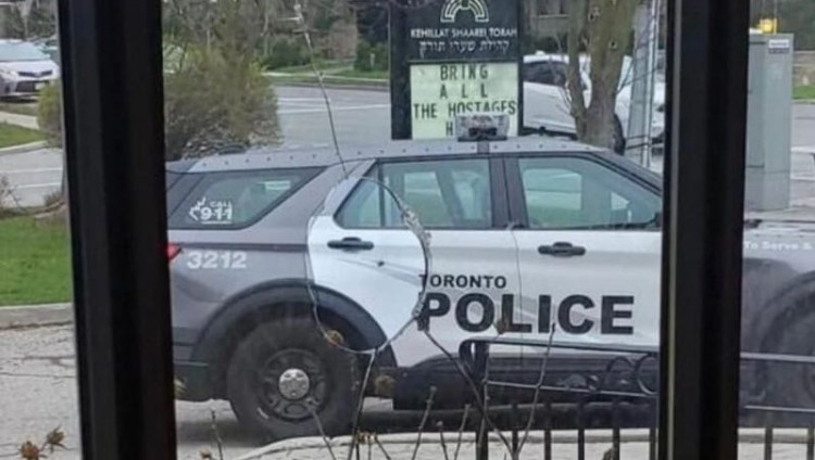 Синагоге в Торонто разбили все окна молотком