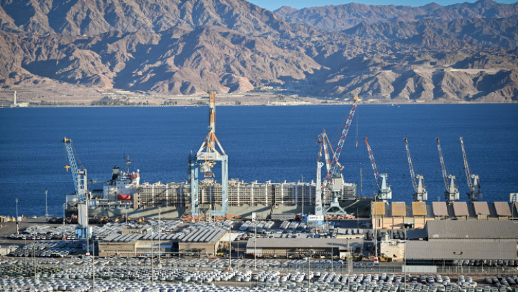 Порт Эйлата увольняет половину работников из-за кризиса судоходства в Красном море