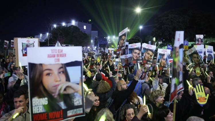 Десятки тысяч людей пришли к зданию израильского парламента напомнить политикам о заложниках