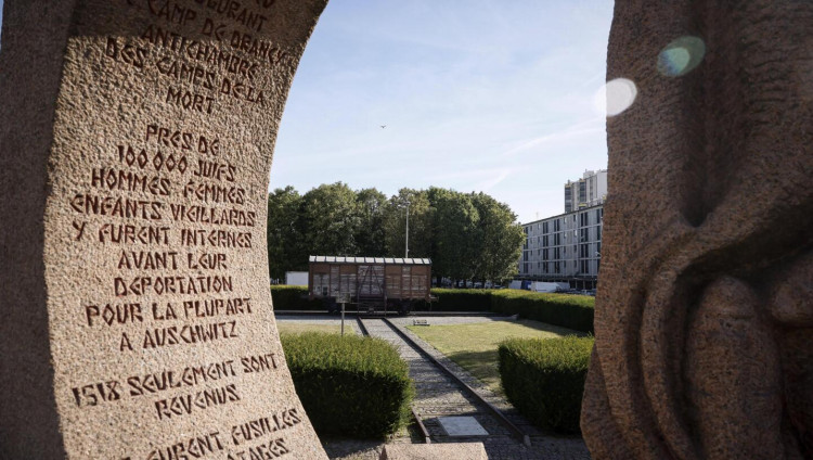 В пригороде Парижа осквернен мемориал памяти жертв Холокоста