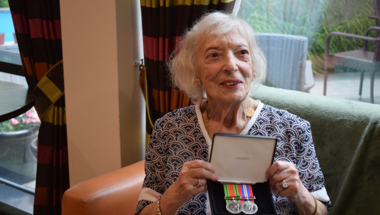Пережившая Холокост ветеран британской армии получила военные награды к 100-летнему юбилею