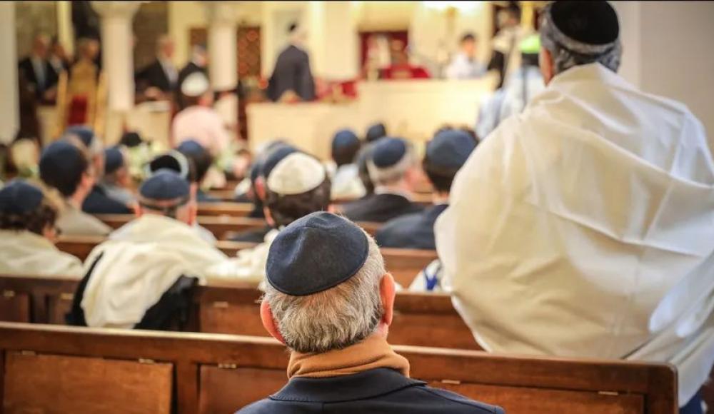 «Купил два автомата Калашникова». Французским синагогам угрожают терактами
