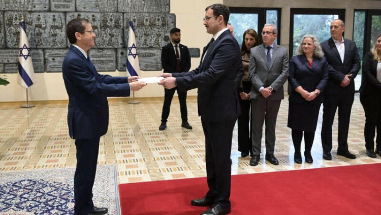 Президент Израиля принял верительные грамоты у первого посла Азербайджана в стране