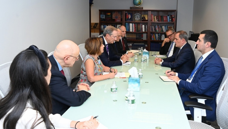 Глава МИД Азербайджана встретился в Нью-Йорке с представителями еврейских организаций США