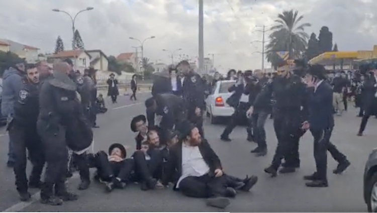 В Израиле сотни харедим протестуют против нового закона о призыве