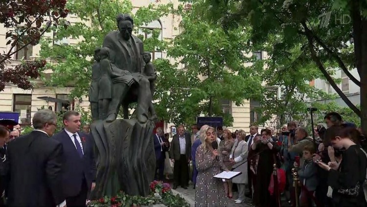 В Москве торжественно открыли памятник Самуилу Маршаку