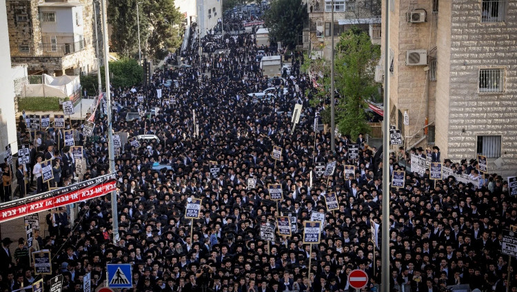 Тысячи ультраортодоксов в Иерусалиме приняли участие в митинге против призыва в армию