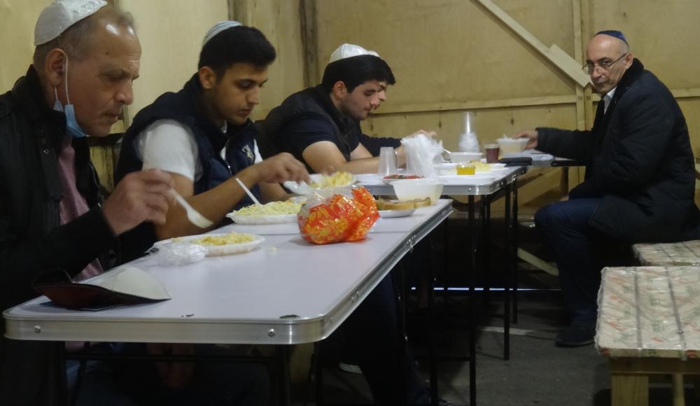 Горско-еврейская община в Измайлове: урок в сукке с Рами Меиром