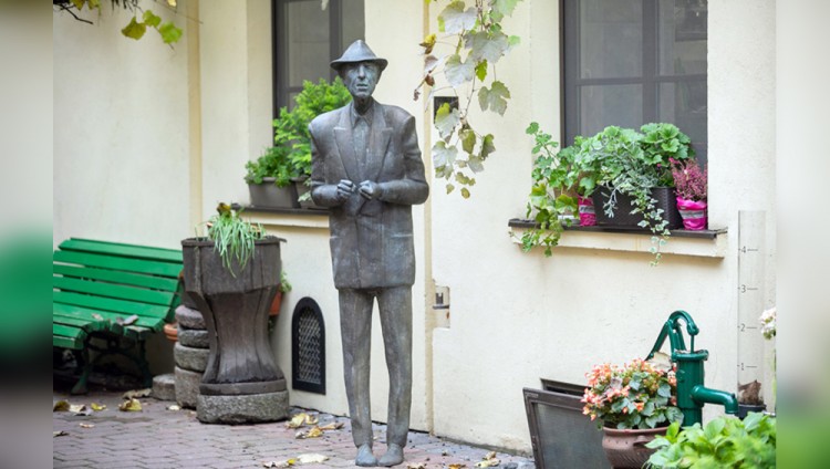 Скульптуру Леонарда Коэна установят в одном из скверов Вильнюса