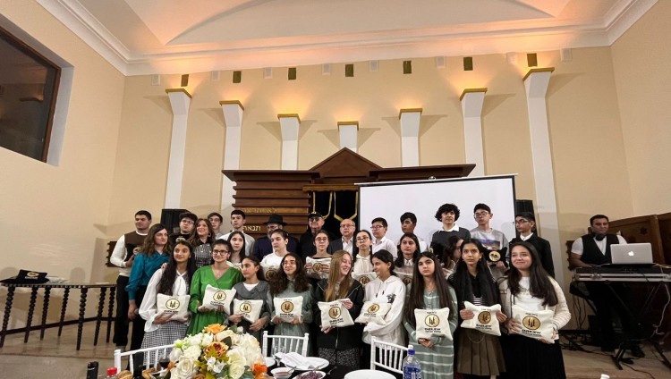 В ашкеназской синагоге Баку состоялась церемония бар- и бат-мицвы