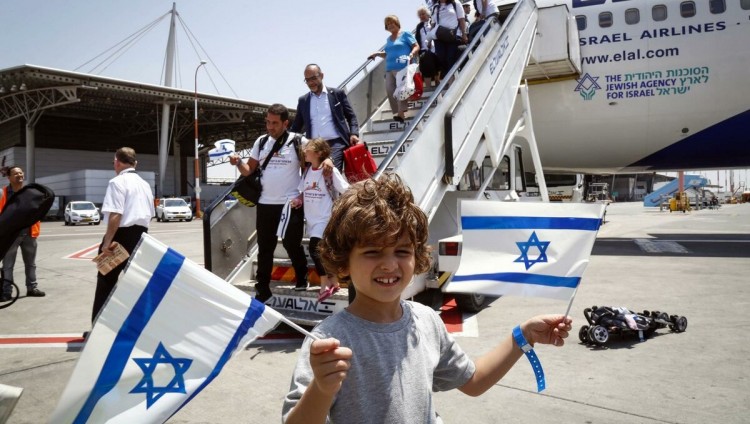 Более 20 000 новых репатриантов прибыли в рамках операции «Домой в Израиль»
