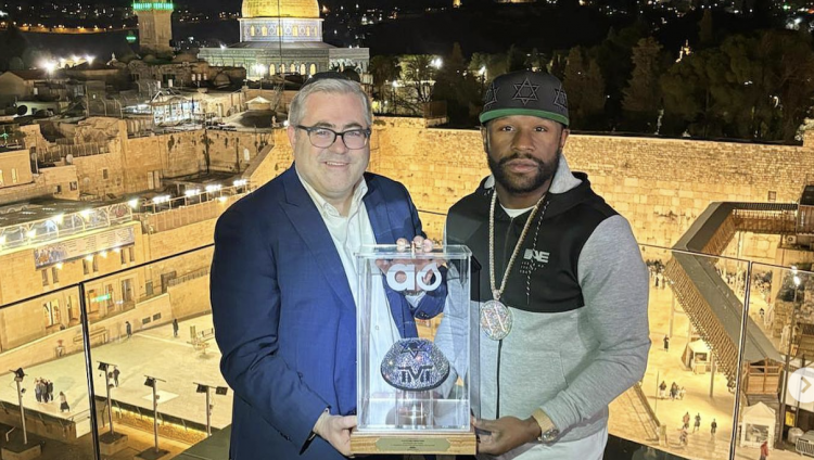 Флойд Мейвезер получил награду «Чемпион Израиля» в Иерусалиме