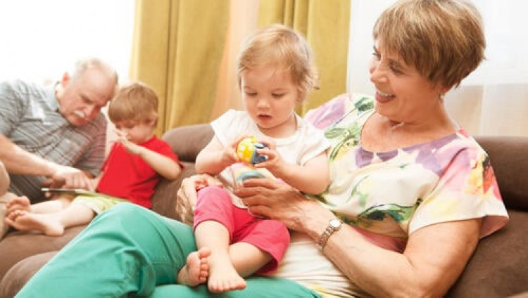 Израильские бабушки и дедушки не желают сидеть с внуками