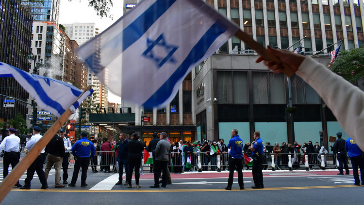 Произраильская и пропалестинская демонстрации столкнулись на Манхэттене