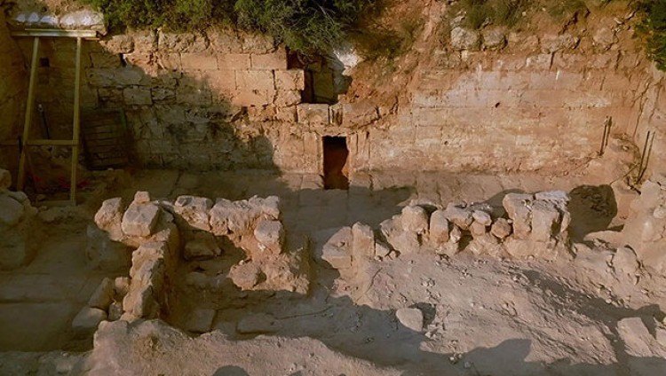 Израильские археологи исследуют богатый погребальный комплекс возрастом около 2000 лет