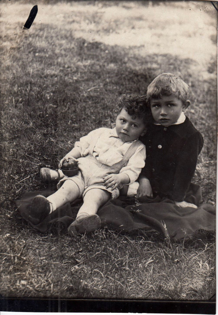 фото 18 Григорий Мейрович Барг в белом (ок. 1936).jpg