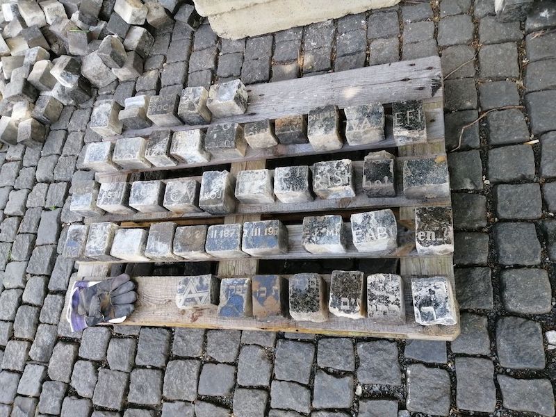Gravestones-in-Prague.jpeg