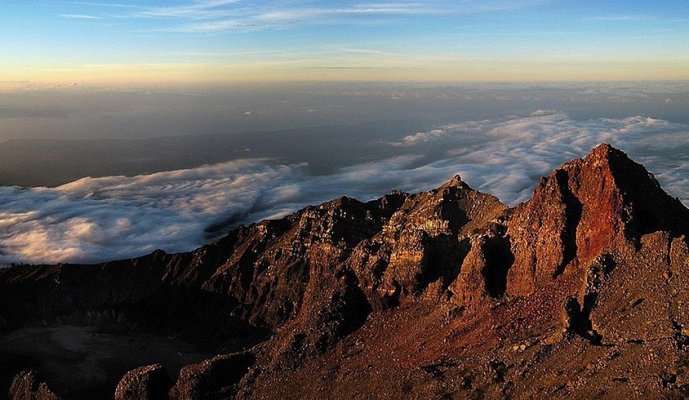 В Индонезии при восхождении на вершину погиб израильский альпинист