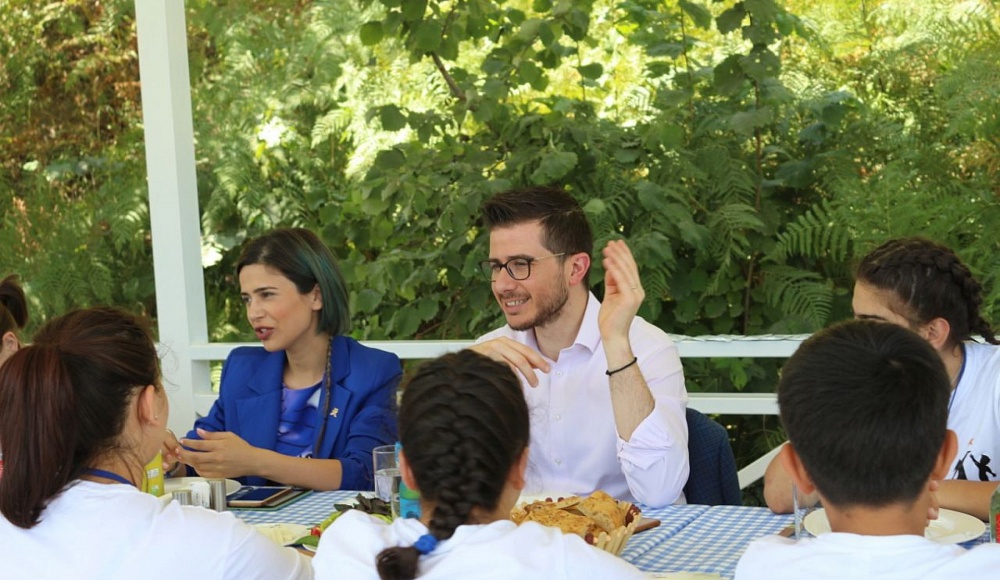 Посол Израиля в Азербайджане Джордж Дик встретился в Губе с воспитанниками детских домов