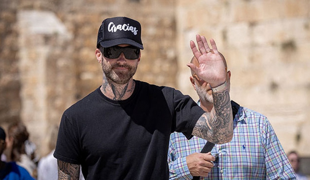 Певца Maroon 5 Адама Левина заметили у Стены Плача в Иерусалиме