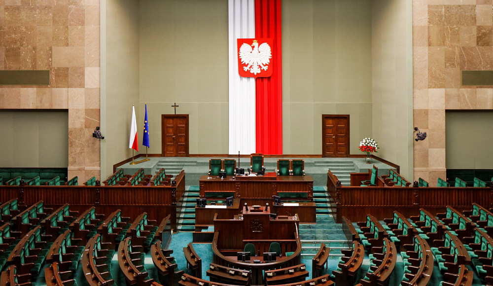 В Польше правый активист пригрозил «взорвать Сейм» во время зажжения ханукальных свечей