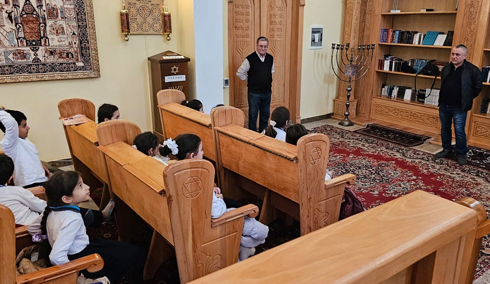 Мост между культурами: лекция в синагоге горских евреев для детей-мусульман