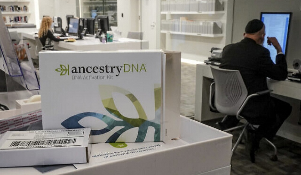 Ancestry пожертвовала 2500 наборов для теста ДНК, чтобы помочь пережившим Холокост найти родственников
