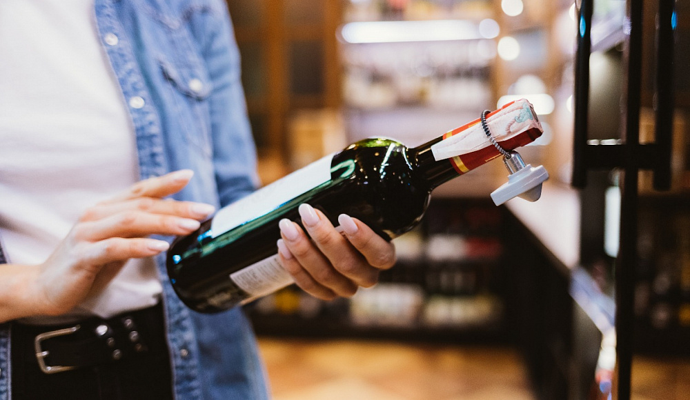 Кнессет утвердил закон о разрешении ночной торговли вином