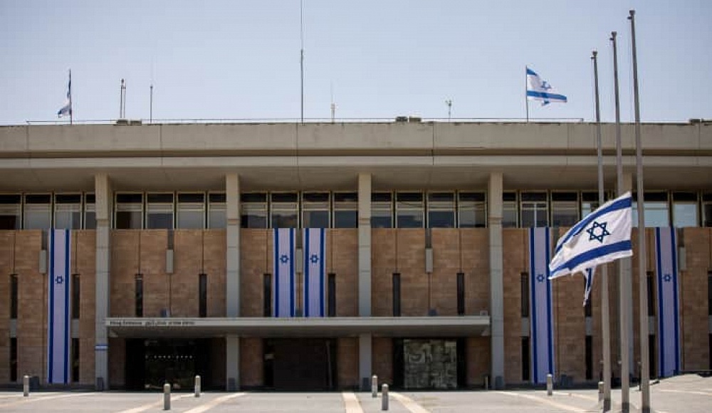 Новая израильская коалиция переживает первый кризис